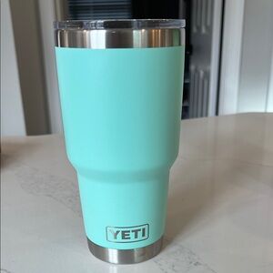 YETI Aqua 30oz Rambler with Magslider Lid